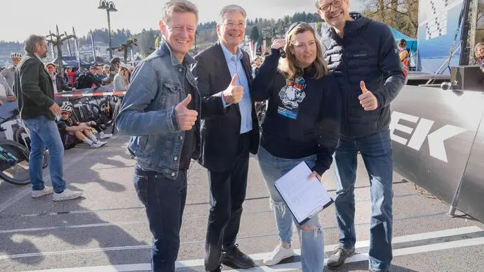 Internationales Gravel Race: Landeshauptmann Peter Kaiser gab am Sonntag den Startschuss zur Vernstaltung