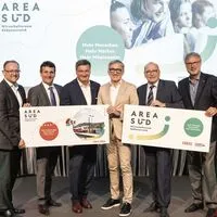 WK-Kärnten-Direktor Meinrad Höfferer, Bezirksstellenobmann Wolfsberg Gerhard Oswald, WK-Kärnten-Präsident Jürgen Mandl, WK-Steiermark-Präsident Josef Herk, Regionalstellenobmann Deutschlandsberg Manfred Kainz, WK-Steiermark-Direktor Karl-Heinz Dernoscheg