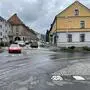 Ab dem Kreisverkehr in Richtung Westen soll die Burggasse saniert werden. Der Start ist allerdings holprig