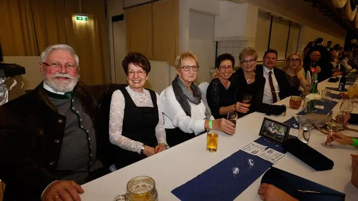 Am Dreikönigstag fand der Maturaball der HAK Judenburg in der Zechnerhalle in Kobenz statt. Der Ballabend stand unter dem Motto „Haktionäre – Cash mocht fesch“ - und die Maturantinnen und Maturanten durften Ihre Familien und Freunde und viele begeisterte Ballgäste begrüßen. Zahlreiche Ehrengäste folgten ebenfalls der Einladung.