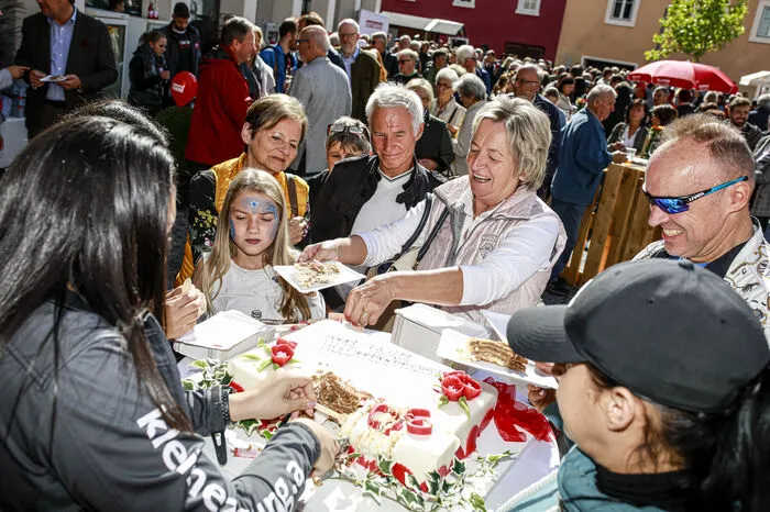 Die Geburtstagstorte teilten wir gern mit den Besuchern.