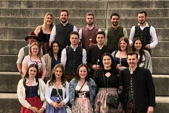 Landjugend Kreuzen. Im vergangenen Jahr konnten sie am Kirchtag mehr als 400 Besucher im "Party-Ort Kreuzen" willkommen heißen. Heuer wird es wieder einen geben