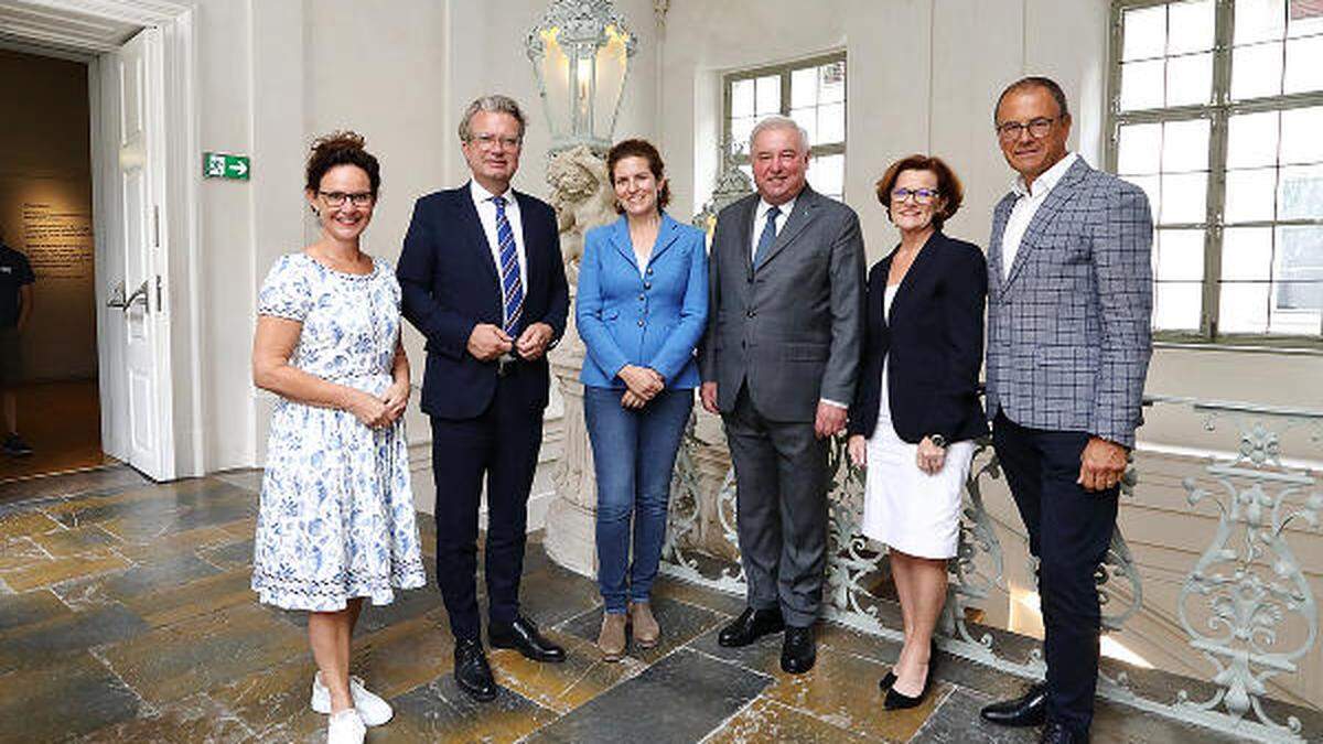 Alexia Getzinger, LH Christopher Drexler, Angelika Johanna Meran, Hermann Schützenhöfer, Elgrid Messner, Wolfgang Muchitsch (v.l.) nach der konstituierenden Sitzung