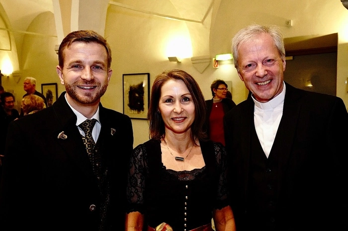 Bernhard Wolfgruber, Gertrud Reiterer-Remenyi und Generalvikar Engelbert Guggenberger