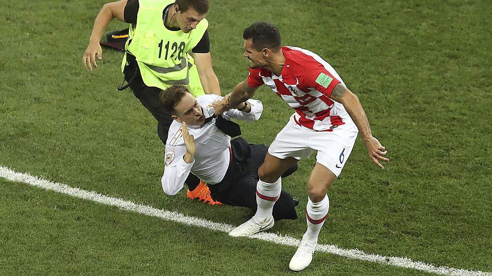Wersilow stürmte beim Finale der Fußball-Weltmeisterschaft im Juli das Spielfeld, um gegen die Unterdrückung politisch Andersdenkender in Russland zu protestieren 