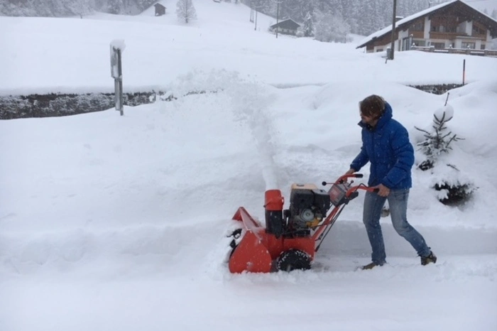 ... und versuchen "Herr" über den Schnee zu werden.