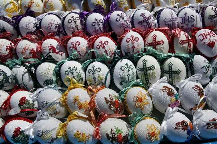 wie Osterschmuck, Häkel- und Töpferwaren...
