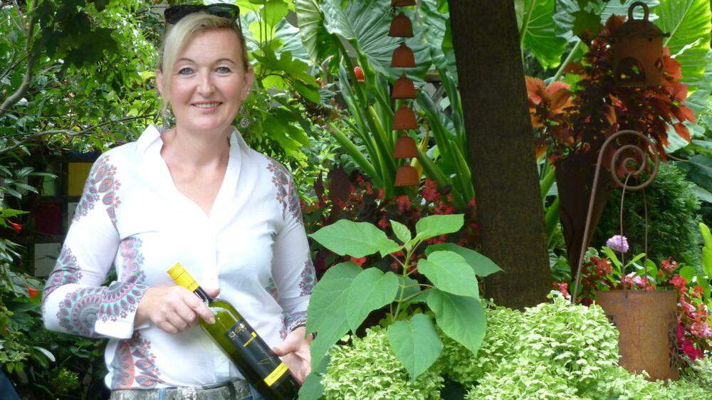 Blumige Aromen in ihrem eigenen Gartenparadies und im Wein sind die Leidenschaft von Sabina Heinrich