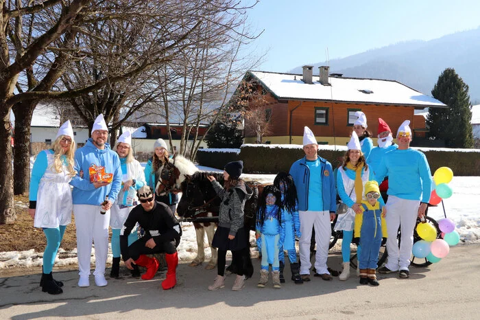 Die Schlümpfe kamen mit zwei Pferden und Kutsche angereist.