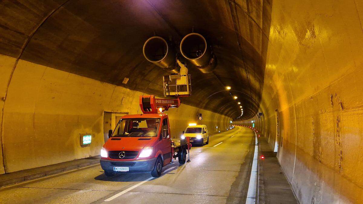 Wegen umfangreicher Wartungsarbeiten gibt es zwischen 2. und 6. Oktober Nachtsperren der Tunnelkette Pack auf der A 2