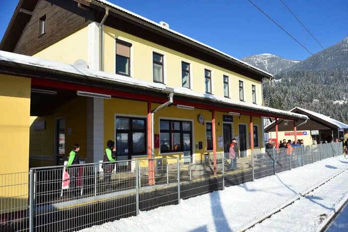 Entlang der Strecke wurden auch die Bahnhöfe saniert - alle sind jetzt barrierefrei.