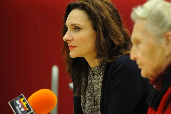 Die Journalistin Lesya Kharchenko begleitet die 91-Jährige auf ihrer Reise als Dolmetscherin.