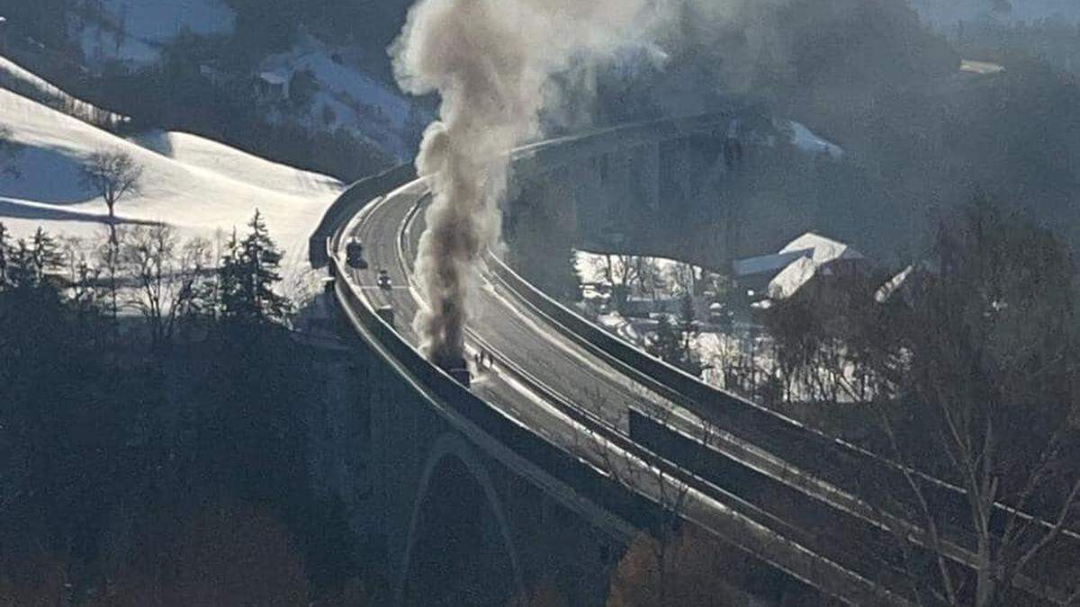 Die Rauchwolke war weithin zu sehen