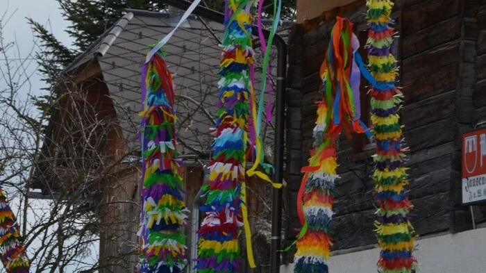 Verbunden mit dem Faschingrennen wurde am Rosenmontag in Pöllau am Greim das Bärenjagen vorgeführt.