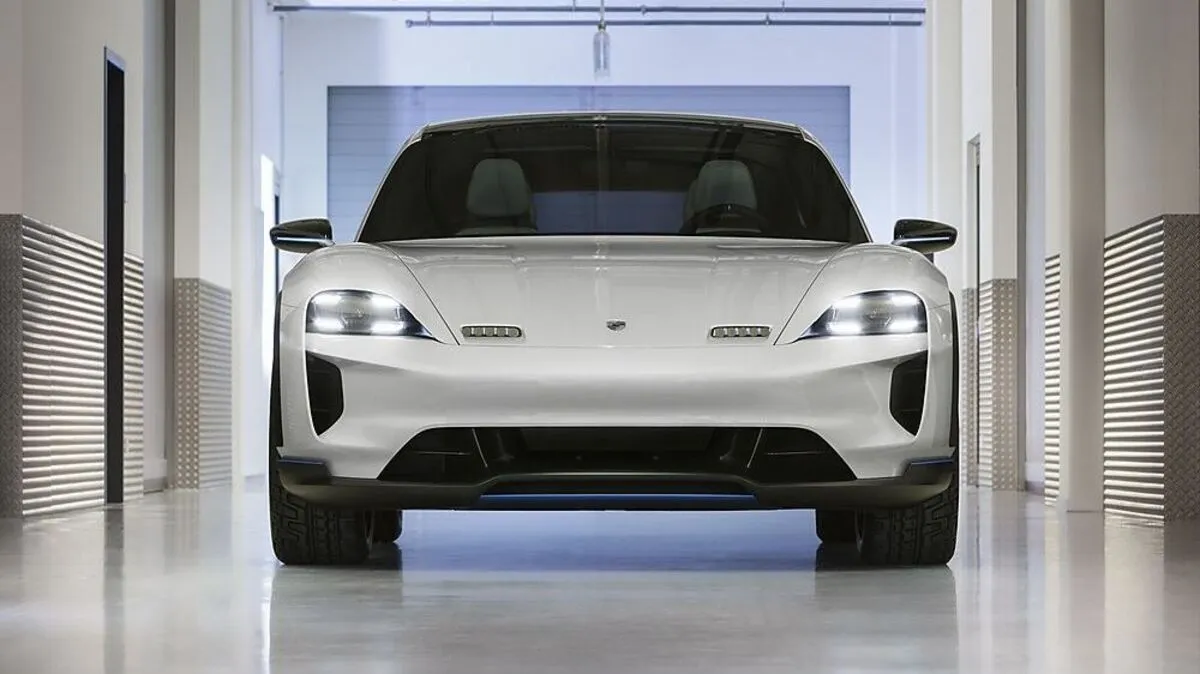 Die Studie Porsche Mission E Cross Turismo 