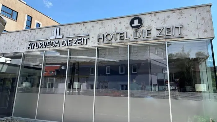 Ein Hotel von außen.