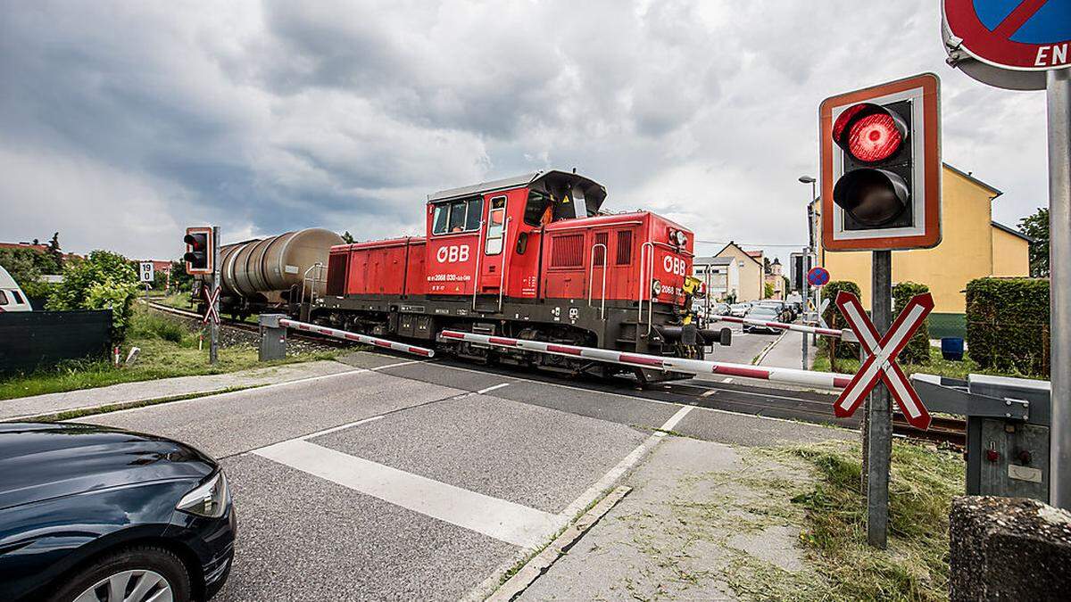 Bahnübergang Sonnwendgasse bis zum 15. August für Verkehr gesperrt