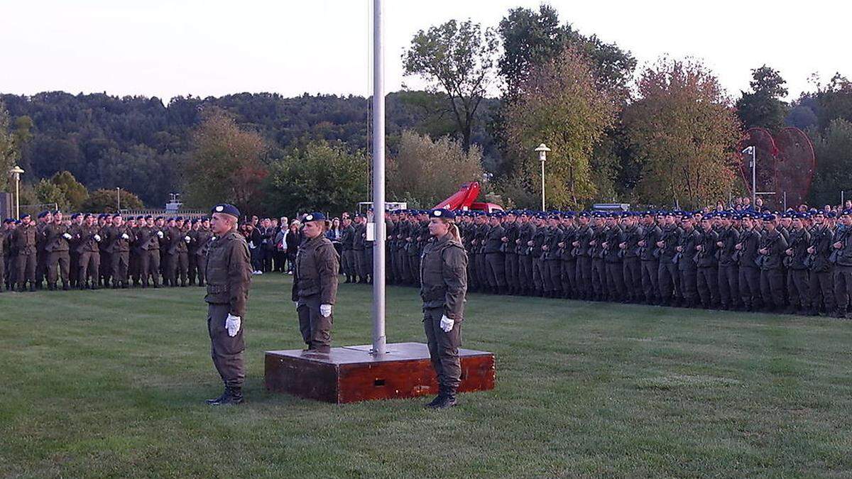 Stramm aufgereiht: Die neuen Rekruten des Heeres.