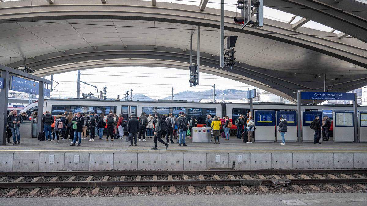 Hauptbahnhof Graz, Knotenpunkt vieler steirischer Bahnpendler