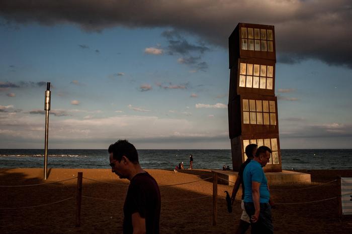 L’estel ferit ist eine Skulptur von Rebecca Horn am Sandstrand von Barcelona und wurde anlässlich der Olympischen Spiele 1992 errichtet