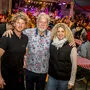 Alexander und Walter Motschiunig und Melanie Kofler (von links) im St. Veiter Festzelt