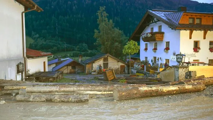 Schwere Unwetter und Vermurungen in Tirol und Vorarlberg.