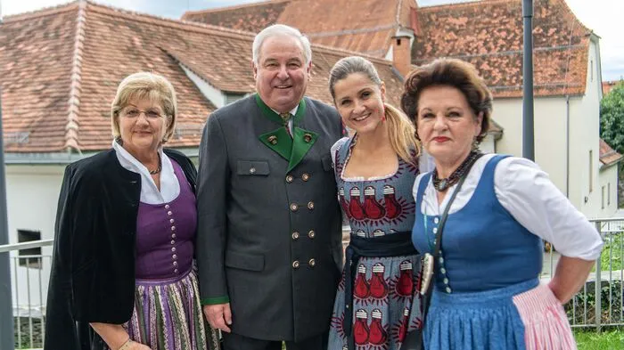 Beim traditionellen Aufsteirern-Empfang kam die Prominenz aus Wirtschaft und Politik: Alt-LH Hermann Schützenhöfer mit Gattin Marianne, Ski-Star Lizz Görgl und Waltraud Hutter ("Lange Tafel")