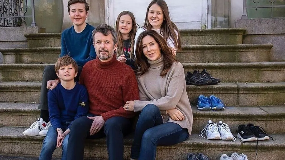 Bleiben heuer auch zu Haus und feiern auf Schloss Amalienborg: Kronzprinz Frederik mit seiner Familie