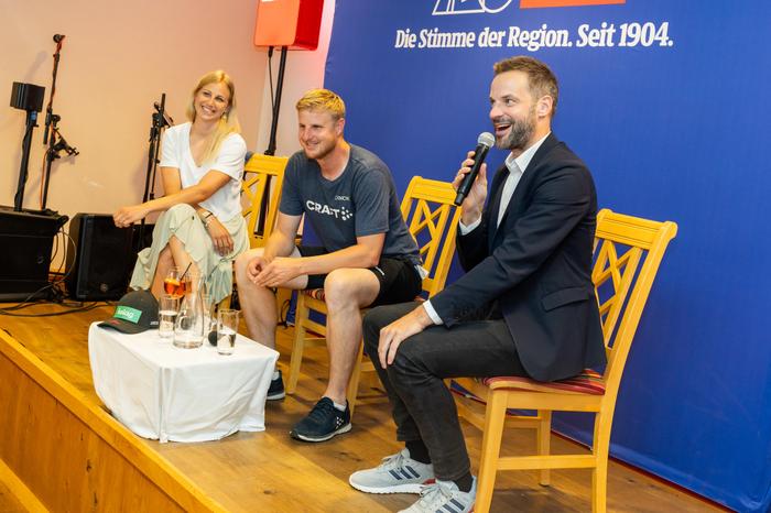 Bei einem spannenden Gespräch berichteten Sabine Schöffmann und Martin Hinteregger aus ihrem sportlichen Alltag 