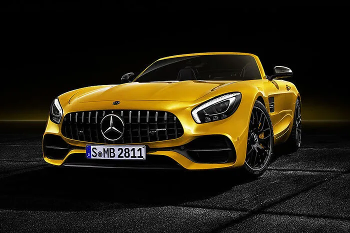 Eine Prise schärfer geht es mit dem „Dynamic Plus Paket“, das neben dynamischen Motor- und Getriebelagern ein strafferes Fahrwerk, eine knackigere und eine spezifische Motorapplikation mitbringt. In Verbindung damit lässt sich die Hinterachslenkung bestellen.