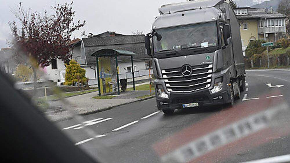 LKW belasten den Ortsverkehr und die Nerven der Anwohner in Millstatt 