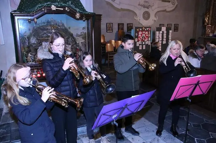 Nach der feierlichen Einstimmung durch die Turmbläser-Gruppe der Musikschule Köflach unter Kerstin Maurer... 