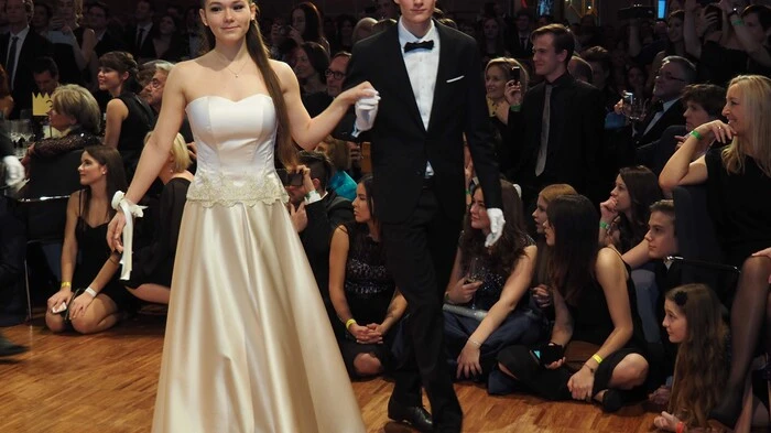 Schöne Aussichten gab es am Freitag im Casineum in Velden. Schließlich nannte das Ballkomitee des Klagenfurter Bachmanngymnasiums den heurigen Maturaball "Ballvedere - ein krönender Abschluss".