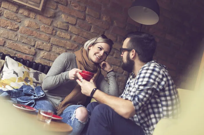 Der Klassische.• schon älter• trifft sich zum Kaffee und nicht im Chat • liest Bücher• ist kaum online• unabhängig • selbstbewusst• karitativ engagiert