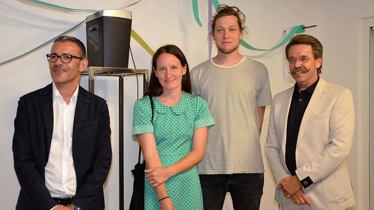 Ulrich Tragatschnig, Eva Pichler, Gerhard Pichler und Erich Wolf vor einer der Installationen der beiden Künstler