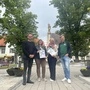 Auf dem Hauptplatz in Passail: Architekt Stephan Sobl, Bürgermeisterin Eva Karrer, Apothekerin Michaela Gobec und Kaufmann Andreas Reisinger
