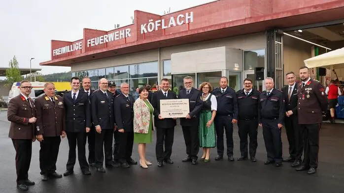 Nach 18 Monaten Bauzeit wurde den 73 aktiven Kameradinnen und Kameraden der Freiwilligen Feuerwehr Köflach am vergangenen Samstag das erste neu gebaute Rüsthaus in der Geschichte der FF Köflach offiziell übergeben.
