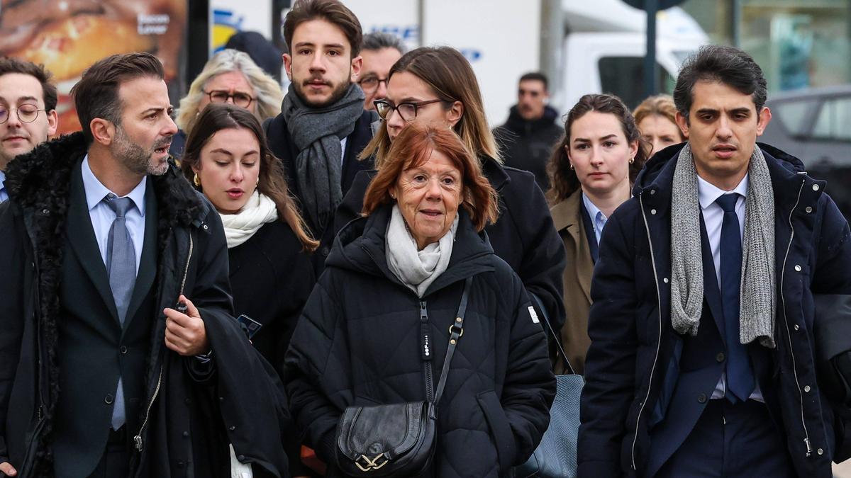 Die heute 71-jährige Gisèle Pelicot wurde von ihrem Ehemann über zehn Jahre hinweg regelmäßig mit Schlafmitteln betäubt und Fremden zur Vergewaltigung angeboten. 