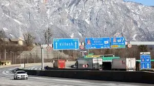 Grenzuebergang Thoerl Maglern, Arnoldstein, A2 Suedautobahn, Coronavirus, Staatsgrenze zu Oesterreich Foto: Daniel Raunig