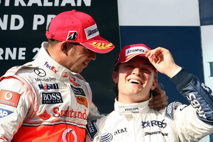 Das Podiumsdebüt: 16. März 2008, Melbourne, Australien. Mit 22 Jahren schafft es Rosberg erstmals aufs Podest eines Formel-1-Rennens. "Das ist der Wahnsinn, hier oben zu stehen auf dem Podium. Ich freue mich tierisch", sagt Rosberg. Er wird Dritter. Schneller sind nur der spätere Weltmeister 2008 und jetzige Mercedes-Stallrivale Lewis Hamilton im McLaren sowie Heidfeld.  