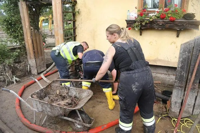 Um 6 Uhr in der Früh setzten sich 68 Feuerwehrmänner und Feuerwehrfrauen in Richtung Aflenz in Bewegung, um die seit Tagen im Einsatz stehenden Einheiten zu unterstützen. 