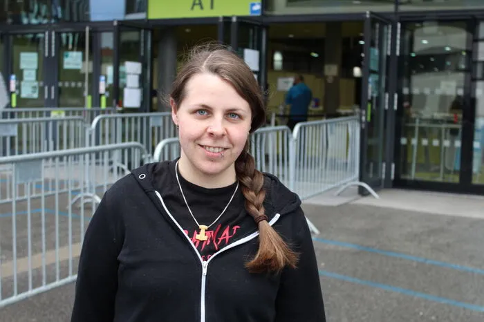Michaela Kristandl (26) aus Graz: Ich lasse mich testen, weil ich morgen einen Kosmetiktermin habe. Ich werde vorerst nicht ins Restaurant oder Cafe gehen, da warte ich lieber ab. Ich habe es bis jetzt geschafft, kein Corona zu bekommen, da will ich jetzt nichts provozieren. Ich schätze es, dass die Teststraßen länger offen haben. Ich glaube, heute haben sie mit dem großen Ansturm gerechnet, der ist jetzt nicht da.