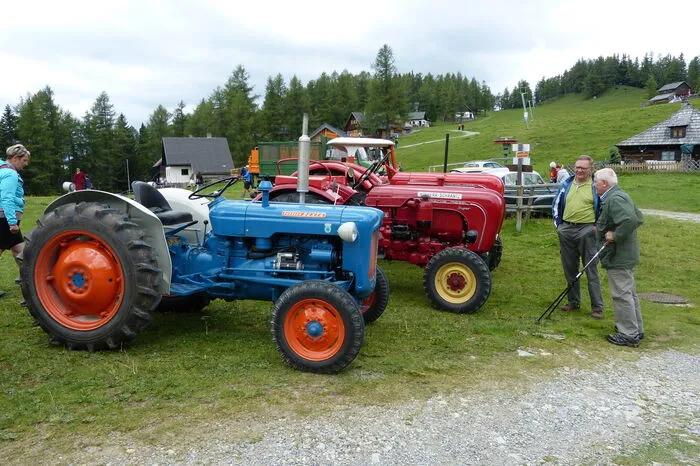 Die Mitglieder des Oldtimerclubs Turnau besuchten das Fest.