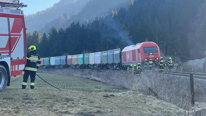 Diese Alarmierung hat eher Seltenheitswert: Einsatzkräfte mussten am Montag zu einem Einsatz auf Schienen ausrücken.