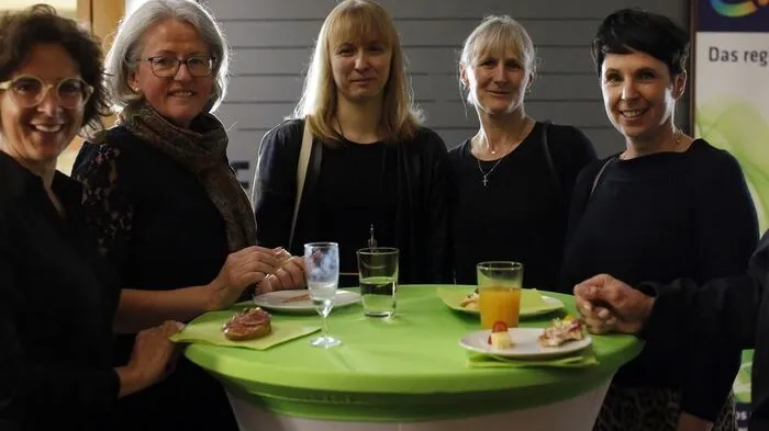 Das Team von Katrin Koblischek (rechts) bei der Abendveranstaltung im Innovationszentrum