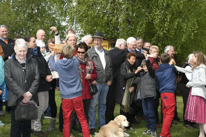 Viele Gäste aus Spittal und Seeboden waren auf den "Eierberg" gepilgert, sie wurden mit herrlichem Wetter und viel Spaß bei der Versteigerung belohnt.