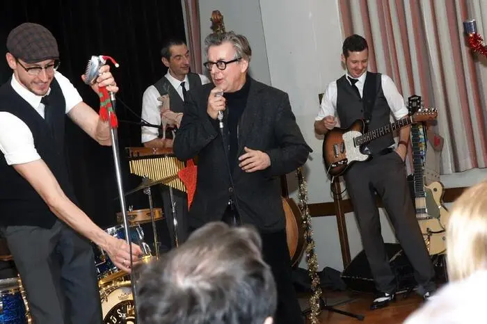  Als Überraschungsgast interpretierte Johnny Silver alias Johannes Slberschneider einen Song mit den Basterds.