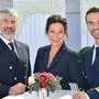 Stechen am 26. Dezember im ZDF und ORF in See: Die Mannschaft des Traumschiffs: Kapitän Max Parger (Florian Silbereisen, r.), Hanna Liebhold (Barbara Wussow, M.) und Staff-Kapitän Martin Grimm (Daniel Morgenroth, l.)