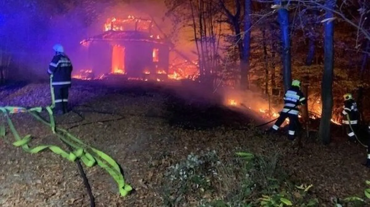 Ein elektrischer Kurzschluss löste den Brand der Aussichtswarte am Demmerkogel aus