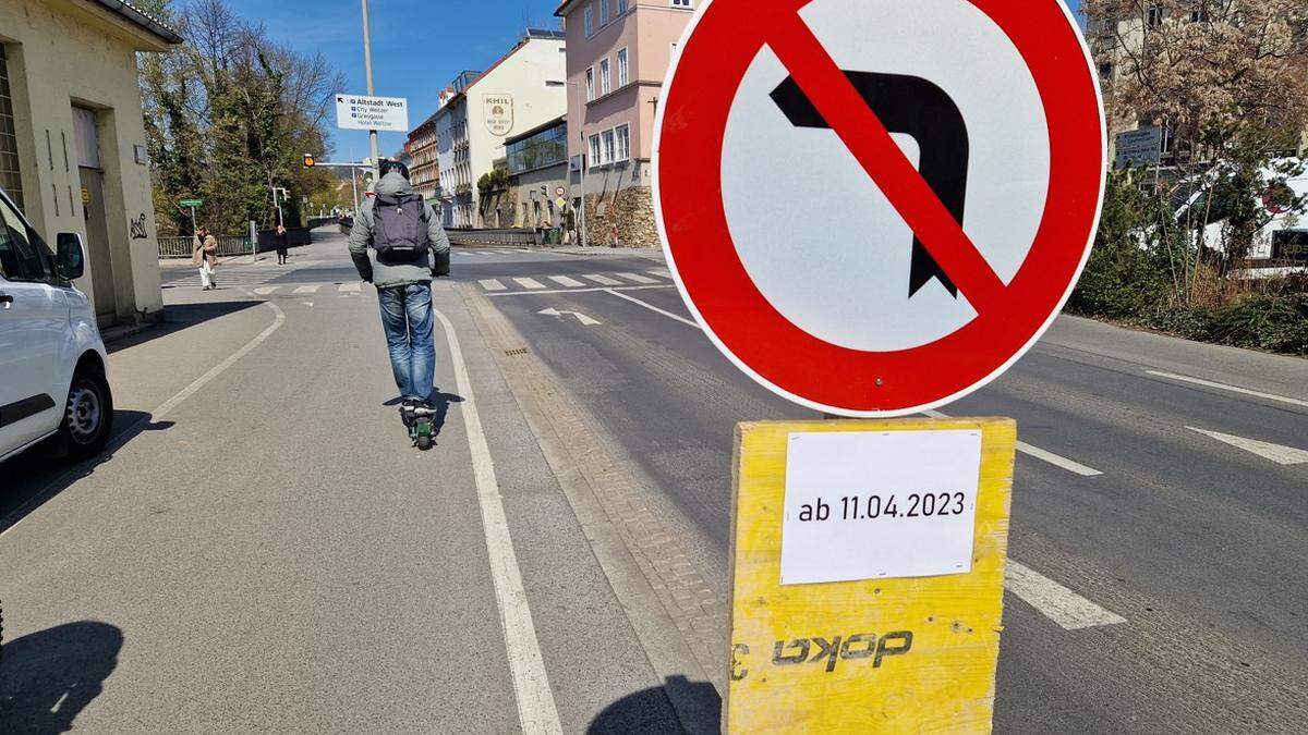 Andreas-Hofer-Platz/Marburger Kai: Ab Dienstag kann man nicht mehr links auf die Tegetthoffbrücke fahren
